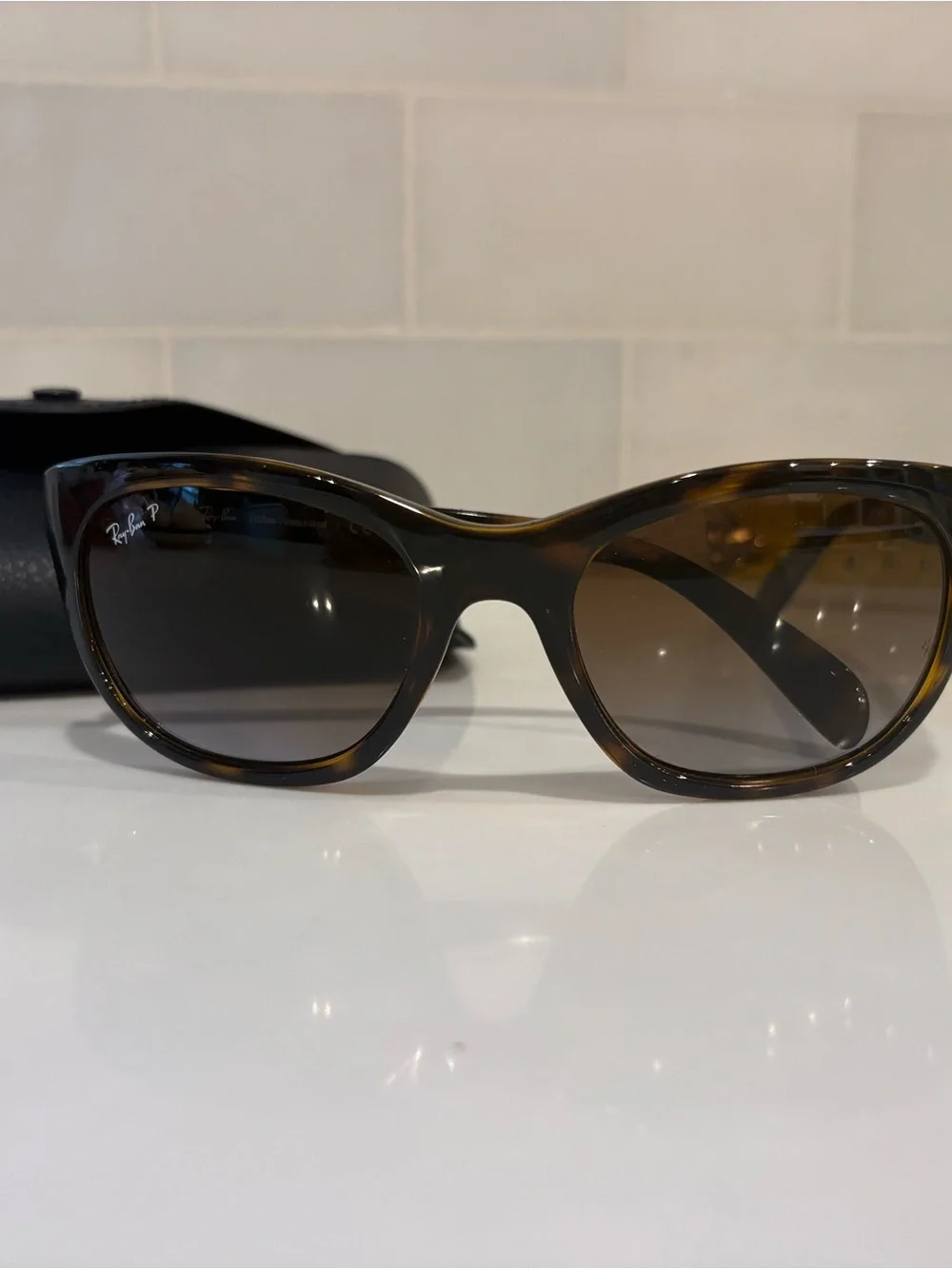 Ray-Ban Men's Tortoiseshell Frame with Brown Gradient Lenses Sunglasses